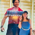 Munmun Dutta Instagram - LOUDESTTTTTTT cheer for JAWAN ! I cried, I laughed , I danced and I came out of the theatre with the bigggggest smile and pride that I was , I am and will always be a bonafide SHAHRUKH KHAN fan ! ❤️❤️ @iamsrk WHAT A TRUE BLUE ENTERTAINER of a movie this was !! Making a movie full of female characters with the perfect stories can only come from the brain of one leading man of our industry and that’s SRK. Direction, action 🔥 That south ka tadka that Atlee brought… Wowww !! @atlee47 . Couldn’t get better 🔥 . Definitely going back for a 2nd round of entertainment. Lastly, SRK will always remain my childhood crush, my hero that I idolised on screen for years and after having the opportunity to meet and work with him, I can vouch for the fact that there’s no one like him. He is one of a kind ❤️😍 . #jawan #jawanmovie #srk #shahrukhkhan #munmundutta #redchilliesentertainment @redchilliesent @atlee47