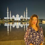 Munmun Dutta Instagram - Another great spot to take some awesome pictures ! This beautiful reflection on water looks absolutely unreal. Perfect end to our trip to Abu Dhabi. . . . #munmundutta #motherdaughtertime #uae #abudhabi #sheikhzayedmosque #travel #travelmemories Abu Dhabi, United Arab Emirates