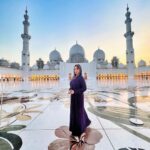 Munmun Dutta Instagram - Sheikh Zayed Grand Mosque, Abu Dhabi .. . Huge thanks to my wonderful guide Mr Mohammed Elghandour for literally dragging me from one corner to another because he knew I wanted some good pictures and he knew those EXACT spots. And these pictures came out GREAT. . . P.S- before anyone asks or assumes anything silly,.. I AM A PROUD HINDU 🙏🏻 And if I am visiting another country and culture, I would respect that. In the same way I would expect anyone else from another religion respect my religion and beliefs. . . #munmundutta #abudhabi #travel #travelphotography #uae🇦🇪 #picturesoftheday #postoftheday Abu Dhabi, United Arab Emirates