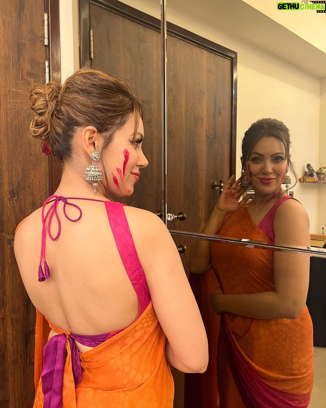 Munmun Dutta Instagram - বিজয়া দশমীর এই আনন্দের মুহূর্তে, আমার আন্তরিক শুভেচ্ছা রইলো… কামনা করি দুর্গা মা যেন তোমার জীবনে তাঁর আশীর্বাদ সবসময় বজায় রাখেন। শুভ বিজয়া দশমী ❤️🙏🏻 Happy Dusshera everyone 🙏🏻 #munmundutta #bijoyadashami #shubhobijoya #durgapuja #dusshera #happydussehra North Bombay Durga Puja