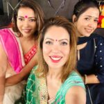Munmun Dutta Instagram - দূর্গা অষ্টমীর এই শুভ মুহূর্তে সকলকে জানাই অনেক অনেক শুভেচ্ছা… কামনা করি মা দুর্গার আশীর্বাদে সবার জীবন আনন্দে ভরে উঠুক। শুভ অষ্টমী 🙏🏻 Shubho Ashtami 🙏🏻 . #munmundutta #durgapujo #durgapuja #proudbengali #bengalifestival #bengalifood #ashtami #bhog North Bombay Durga Puja