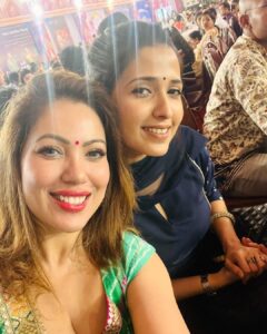 Munmun Dutta Instagram - দূর্গা অষ্টমীর এই শুভ মুহূর্তে সকলকে জানাই অনেক অনেক শুভেচ্ছা… কামনা করি মা দুর্গার আশীর্বাদে সবার জীবন আনন্দে ভরে উঠুক। শুভ অষ্টমী 🙏🏻 Shubho Ashtami 🙏🏻 . #munmundutta #durgapujo #durgapuja #proudbengali #bengalifestival #bengalifood #ashtami #bhog North Bombay Durga Puja