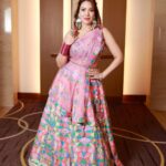 Munmun Dutta Instagram - Indore .. Yesterday ✨ Durga Pujor preeti o shuvechha 🙏🏻❤️ Shubho Mohashashti 🙏🏻 . Outfit @asopalav Accessories @rubans.in Styled by @stylingbyvictor @sohail__mughal___ . #munmundutta #eventready #durgapujo #durgapuja #navratri #navratrispecial #aboutlastnight Indore, India