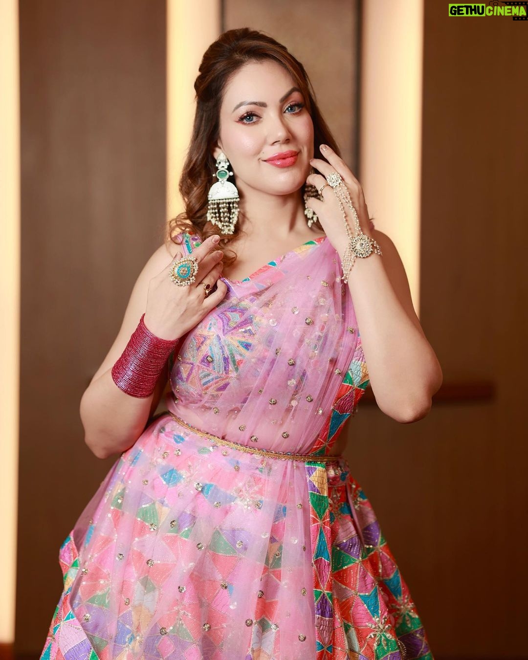Munmun Dutta Instagram - Indore .. Yesterday ⨠Durga Pujor preeti o shuvechha šš»ā¤ļø Shubho Mohashashti šš» . Outfit @asopalav Accessories @rubans.in Styled by @stylingbyvictor @sohail__mughal___ . #munmundutta #eventready #durgapujo #durgapuja #navratri #navratrispecial #aboutlastnight Indore, India