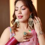 Munmun Dutta Instagram - Indore .. Yesterday ✨ Durga Pujor preeti o shuvechha 🙏🏻❤️ Shubho Mohashashti 🙏🏻 . Outfit @asopalav Accessories @rubans.in Styled by @stylingbyvictor @sohail__mughal___ . #munmundutta #eventready #durgapujo #durgapuja #navratri #navratrispecial #aboutlastnight Indore, India