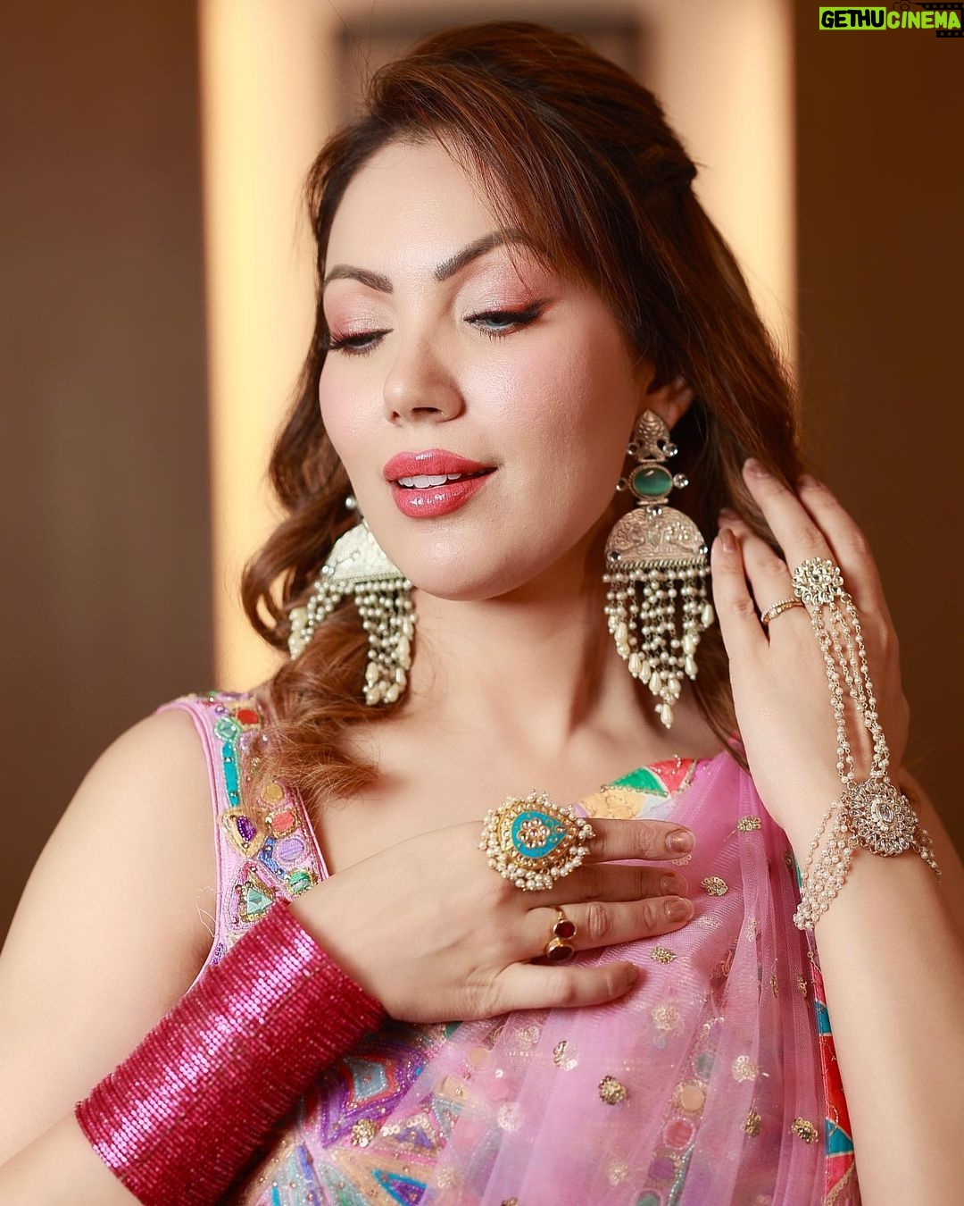 Munmun Dutta Instagram - Indore .. Yesterday ⨠Durga Pujor preeti o shuvechha šš»ā¤ļø Shubho Mohashashti šš» . Outfit @asopalav Accessories @rubans.in Styled by @stylingbyvictor @sohail__mughal___ . #munmundutta #eventready #durgapujo #durgapuja #navratri #navratrispecial #aboutlastnight Indore, India