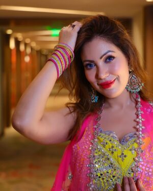 Munmun Dutta Instagram - Ahmedabad yesterday ✨ 

Outfit @asopalav 
Accessories @rubans.in 
Styled by @stylingbyvictor @sohail__mughal___ 
Managed by @afreenriaz 

.
#munmundutta #navratri #navratrispecial #eventready #festivefashion