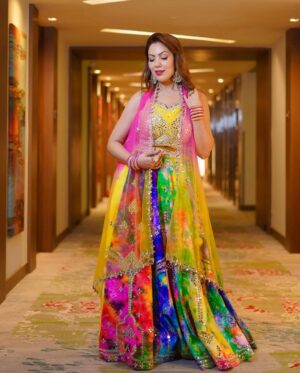 Munmun Dutta Instagram - Ahmedabad yesterday ✨ 

Outfit @asopalav 
Accessories @rubans.in 
Styled by @stylingbyvictor @sohail__mughal___ 
Managed by @afreenriaz 

.
#munmundutta #navratri #navratrispecial #eventready #festivefashion
