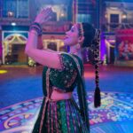 Munmun Dutta Instagram – We were anxious about everything but had fun shooting  this.  The last few days have been extremely tiring at work but feels good to have a nice end result. 
It was also cool to have a new dance partner @sunayanaf and I love the fact that we synced so well. 
Hope everyone enjoyed it too ✌🏻 💕 

.
.
#munmundutta #tmkoc #performance #nightshoots #picturesoftheday #ganeshchaturthi