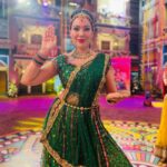 Munmun Dutta Instagram – We were anxious about everything but had fun shooting  this.  The last few days have been extremely tiring at work but feels good to have a nice end result. 
It was also cool to have a new dance partner @sunayanaf and I love the fact that we synced so well. 
Hope everyone enjoyed it too ✌🏻 💕 

.
.
#munmundutta #tmkoc #performance #nightshoots #picturesoftheday #ganeshchaturthi