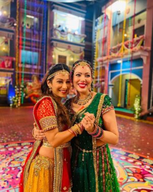 Munmun Dutta Instagram - We were anxious about everything but had fun shooting  this.  The last few days have been extremely tiring at work but feels good to have a nice end result. 
It was also cool to have a new dance partner @sunayanaf and I love the fact that we synced so well. 
Hope everyone enjoyed it too ✌🏻 💕 

.
.
#munmundutta #tmkoc #performance #nightshoots #picturesoftheday #ganeshchaturthi