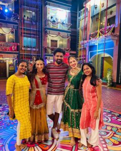 Munmun Dutta Instagram - We were anxious about everything but had fun shooting this. The last few days have been extremely tiring at work but feels good to have a nice end result. It was also cool to have a new dance partner @sunayanaf and I love the fact that we synced so well. Hope everyone enjoyed it too ✌🏻 💕 . . #munmundutta #tmkoc #performance #nightshoots #picturesoftheday #ganeshchaturthi