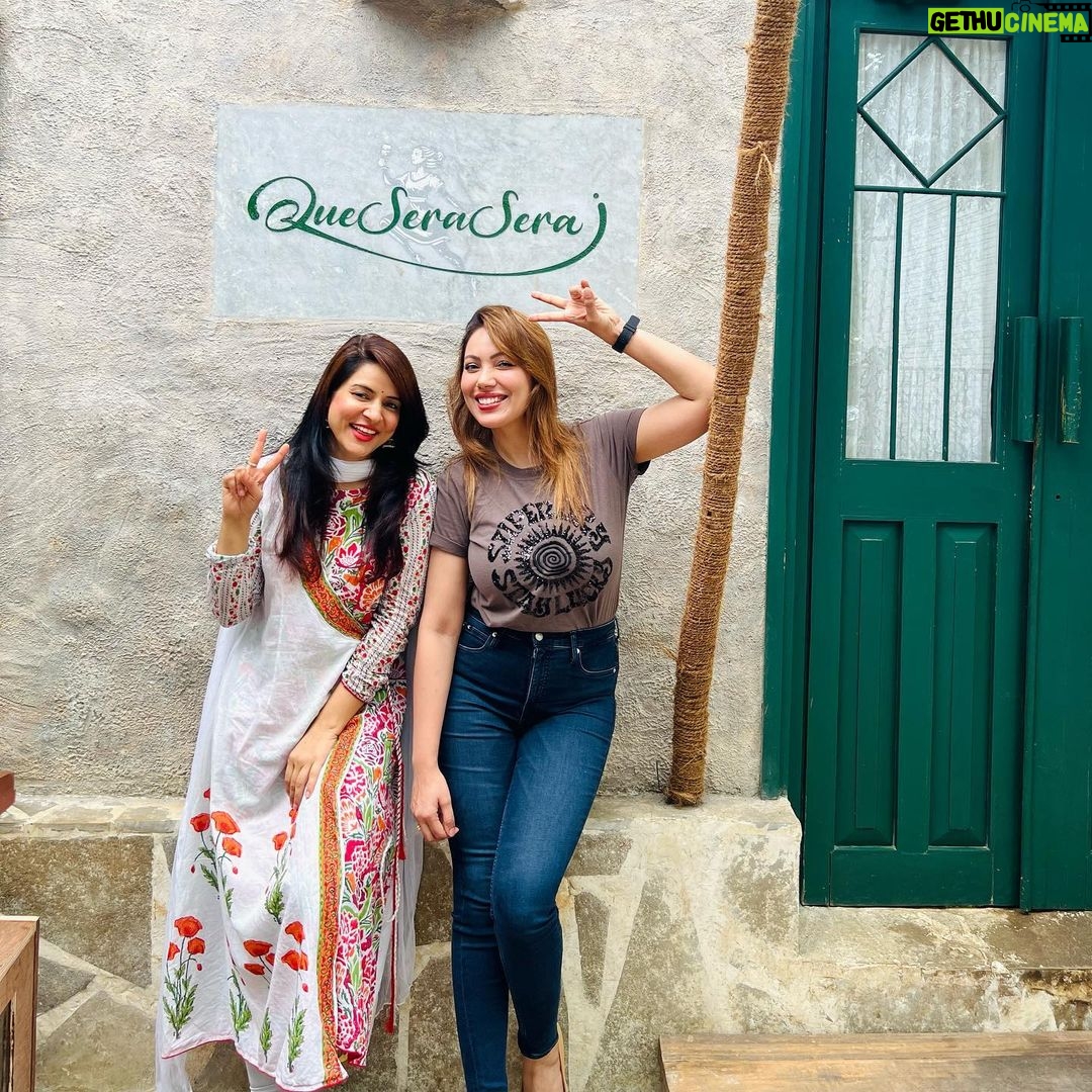 Munmun Dutta Instagram - Lunch with mommy dearest at my very dearest friend @simplekaul ‘s new venture Que Sera Sera ❤️ @queseraseramumbai . Simple is one of the most wonderful, happy and a smart entrepreneur that I know of and I am super proud of her achievements in this competitive industry. Congratulations again on yet another banger venture ❤️ Soar high my friend ⭐️ . #munmundutta #girlsupportinggirls #womentribe #motherdaughtertime Mumbai, Maharashtra