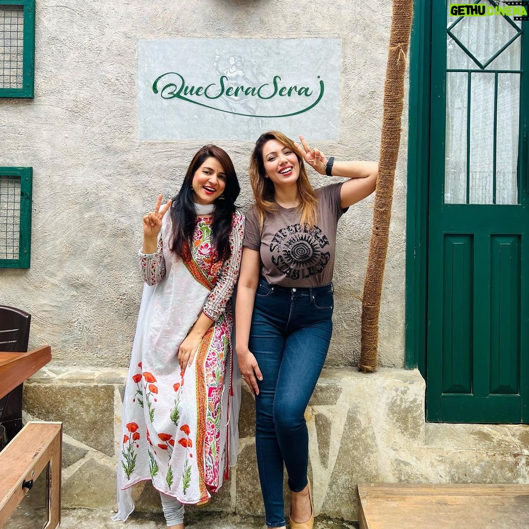 Munmun Dutta Instagram - Lunch with mommy dearest at my very dearest friend @simplekaul ‘s new venture Que Sera Sera ❤️ @queseraseramumbai . Simple is one of the most wonderful, happy and a smart entrepreneur that I know of and I am super proud of her achievements in this competitive industry. Congratulations again on yet another banger venture ❤️ Soar high my friend ⭐️ . #munmundutta #girlsupportinggirls #womentribe #motherdaughtertime Mumbai, Maharashtra