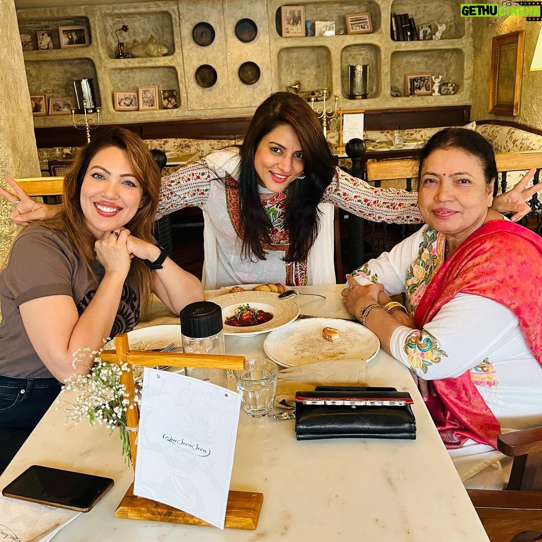 Munmun Dutta Instagram - Lunch with mommy dearest at my very dearest friend @simplekaul ‘s new venture Que Sera Sera ❤️ @queseraseramumbai . Simple is one of the most wonderful, happy and a smart entrepreneur that I know of and I am super proud of her achievements in this competitive industry. Congratulations again on yet another banger venture ❤️ Soar high my friend ⭐️ . #munmundutta #girlsupportinggirls #womentribe #motherdaughtertime Mumbai, Maharashtra