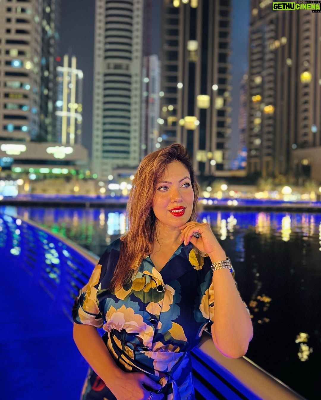 Munmun Dutta Instagram - Dubai beauty by night ! My 3rd time here and it still amazes me. Oh I love a good skyline ๐๏ธ ๐ . I was sweating profusely even at this hour but it was worth a drive and see the city lit up beautifully. . . . #munmundutta #dubai #dubai๐ฆ๐ช #dubaimarina #palmjumeirah #atlantis #thepointe ##uae #dubainight #dubaiatnight #travel #travelmemories #tbt Dubai, United Arab Emirates
