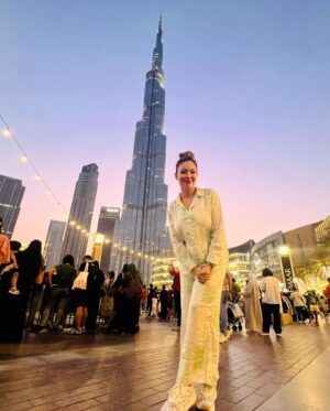 Munmun Dutta Instagram - I guess this needs no introduction 
BURJ KHALIFA it is .. 😍 .. 

.Mom is ecstatic and that makes me happy 🥰
And this is already a throwback 😔
.
.
.
#munmundutta #dubai #burjkhalifa #burjkhalifadubai #uae #dubai🇦🇪 #dubaimall #travel #travelphotography #motherdaughtertrip