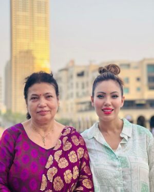Munmun Dutta Instagram - I guess this needs no introduction 
BURJ KHALIFA it is .. 😍 .. 

.Mom is ecstatic and that makes me happy 🥰
And this is already a throwback 😔
.
.
.
#munmundutta #dubai #burjkhalifa #burjkhalifadubai #uae #dubai🇦🇪 #dubaimall #travel #travelphotography #motherdaughtertrip