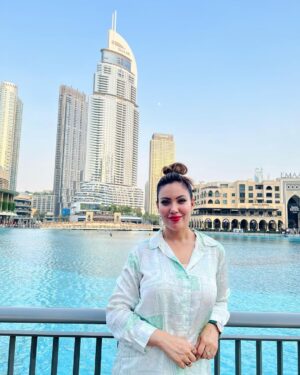 Munmun Dutta Instagram - I guess this needs no introduction 
BURJ KHALIFA it is .. 😍 .. 

.Mom is ecstatic and that makes me happy 🥰
And this is already a throwback 😔
.
.
.
#munmundutta #dubai #burjkhalifa #burjkhalifadubai #uae #dubai🇦🇪 #dubaimall #travel #travelphotography #motherdaughtertrip