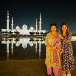 Munmun Dutta Instagram - Another great spot to take some awesome pictures ! This beautiful reflection on water looks absolutely unreal. Perfect end to our trip to Abu Dhabi. . . . #munmundutta #motherdaughtertime #uae #abudhabi #sheikhzayedmosque #travel #travelmemories Abu Dhabi, United Arab Emirates