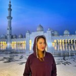 Munmun Dutta Instagram - Sheikh Zayed Grand Mosque, Abu Dhabi .. . Huge thanks to my wonderful guide Mr Mohammed Elghandour for literally dragging me from one corner to another because he knew I wanted some good pictures and he knew those EXACT spots. And these pictures came out GREAT. . . P.S- before anyone asks or assumes anything silly,.. I AM A PROUD HINDU 🙏🏻 And if I am visiting another country and culture, I would respect that. In the same way I would expect anyone else from another religion respect my religion and beliefs. . . #munmundutta #abudhabi #travel #travelphotography #uae🇦🇪 #picturesoftheday #postoftheday Abu Dhabi, United Arab Emirates
