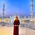 Munmun Dutta Instagram - Sheikh Zayed Grand Mosque, Abu Dhabi .. . Huge thanks to my wonderful guide Mr Mohammed Elghandour for literally dragging me from one corner to another because he knew I wanted some good pictures and he knew those EXACT spots. And these pictures came out GREAT. . . P.S- before anyone asks or assumes anything silly,.. I AM A PROUD HINDU 🙏🏻 And if I am visiting another country and culture, I would respect that. In the same way I would expect anyone else from another religion respect my religion and beliefs. . . #munmundutta #abudhabi #travel #travelphotography #uae🇦🇪 #picturesoftheday #postoftheday Abu Dhabi, United Arab Emirates