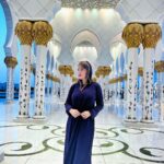 Munmun Dutta Instagram - Sheikh Zayed Grand Mosque, Abu Dhabi .. . Huge thanks to my wonderful guide Mr Mohammed Elghandour for literally dragging me from one corner to another because he knew I wanted some good pictures and he knew those EXACT spots. And these pictures came out GREAT. . . P.S- before anyone asks or assumes anything silly,.. I AM A PROUD HINDU 🙏🏻 And if I am visiting another country and culture, I would respect that. In the same way I would expect anyone else from another religion respect my religion and beliefs. . . #munmundutta #abudhabi #travel #travelphotography #uae🇦🇪 #picturesoftheday #postoftheday Abu Dhabi, United Arab Emirates