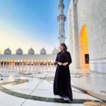 Munmun Dutta Instagram - Sheikh Zayed Grand Mosque, Abu Dhabi .. . Huge thanks to my wonderful guide Mr Mohammed Elghandour for literally dragging me from one corner to another because he knew I wanted some good pictures and he knew those EXACT spots. And these pictures came out GREAT. . . P.S- before anyone asks or assumes anything silly,.. I AM A PROUD HINDU 🙏🏻 And if I am visiting another country and culture, I would respect that. In the same way I would expect anyone else from another religion respect my religion and beliefs. . . #munmundutta #abudhabi #travel #travelphotography #uae🇦🇪 #picturesoftheday #postoftheday Abu Dhabi, United Arab Emirates