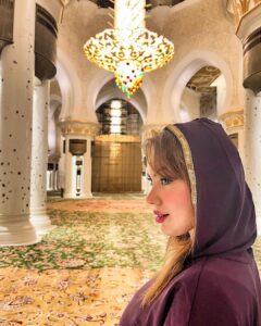 Munmun Dutta Instagram - Sheikh Zayed Grand Mosque, Abu Dhabi .. . Huge thanks to my wonderful guide Mr Mohammed Elghandour for literally dragging me from one corner to another because he knew I wanted some good pictures and he knew those EXACT spots. And these pictures came out GREAT. . . P.S- before anyone asks or assumes anything silly,.. I AM A PROUD HINDU 🙏🏻 And if I am visiting another country and culture, I would respect that. In the same way I would expect anyone else from another religion respect my religion and beliefs. . . #munmundutta #abudhabi #travel #travelphotography #uae🇦🇪 #picturesoftheday #postoftheday Abu Dhabi, United Arab Emirates