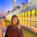 Munmun Dutta Instagram - Sheikh Zayed Grand Mosque, Abu Dhabi .. . Huge thanks to my wonderful guide Mr Mohammed Elghandour for literally dragging me from one corner to another because he knew I wanted some good pictures and he knew those EXACT spots. And these pictures came out GREAT. . . P.S- before anyone asks or assumes anything silly,.. I AM A PROUD HINDU 🙏🏻 And if I am visiting another country and culture, I would respect that. In the same way I would expect anyone else from another religion respect my religion and beliefs. . . #munmundutta #abudhabi #travel #travelphotography #uae🇦🇪 #picturesoftheday #postoftheday Abu Dhabi, United Arab Emirates