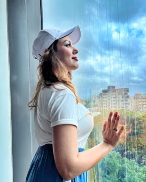 Munmun Dutta Instagram - A work trip to Nashik ended up in a walk in the rain and nature 😍 
.
📷 @afreenriaz.  By Afffffiiiiiii 😘😘😘
.
#rainyday #munmundutta #travelandwork #walkinnature #travel #roadtrip #nashik #workandtravel #picturesoftheday