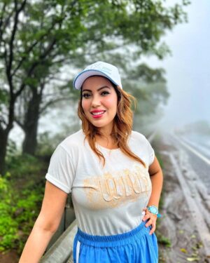 Munmun Dutta Instagram - A work trip to Nashik ended up in a walk in the rain and nature 😍 
.
📷 @afreenriaz.  By Afffffiiiiiii 😘😘😘
.
#rainyday #munmundutta #travelandwork #walkinnature #travel #roadtrip #nashik #workandtravel #picturesoftheday