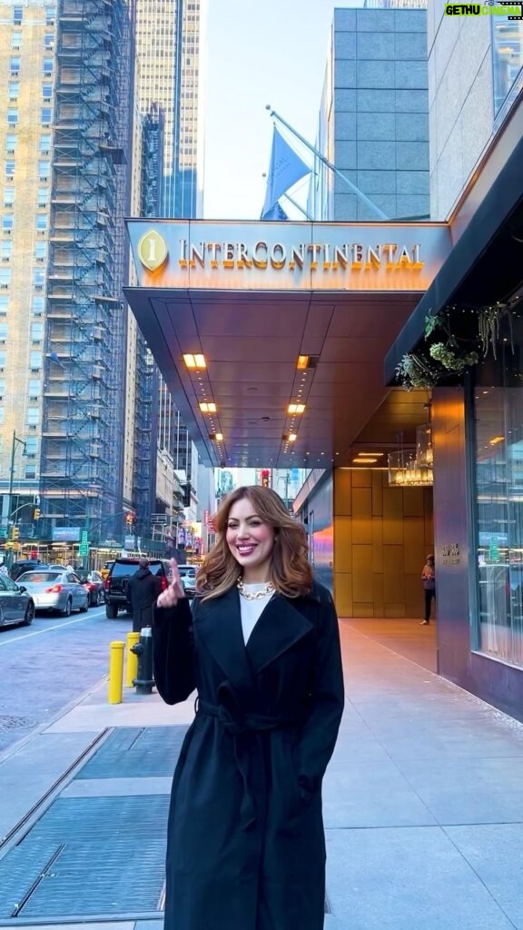 Munmun Dutta Instagram - I love New York and I am obsessed with its vibe, energy and beautiful skyline 🏙️ If you are in Midtown then you can feel the pulse of it. And that’s exactly what I felt staying in @interconnyc . Right in the midst of the hustle and bustle of Times Square but also away from the craziness for a quiet night’s sleep, to waking up to one of the best views of the NYC skyline especially in a snowy winter morning from my executive suite ❄️☀️ , and to an amazing spread of American and continental breakfast buffet and a cool bar in @nystinger , I had it all . Has to be one of my most memorable luxury stays in my favourite city New York ❤️ #newyork #newyorkcity #munmundutta #usa🇺🇸 #intercontinentalhotel #intercontinentaltimessquare #travel #luxtravel #luxurytraveller New York City