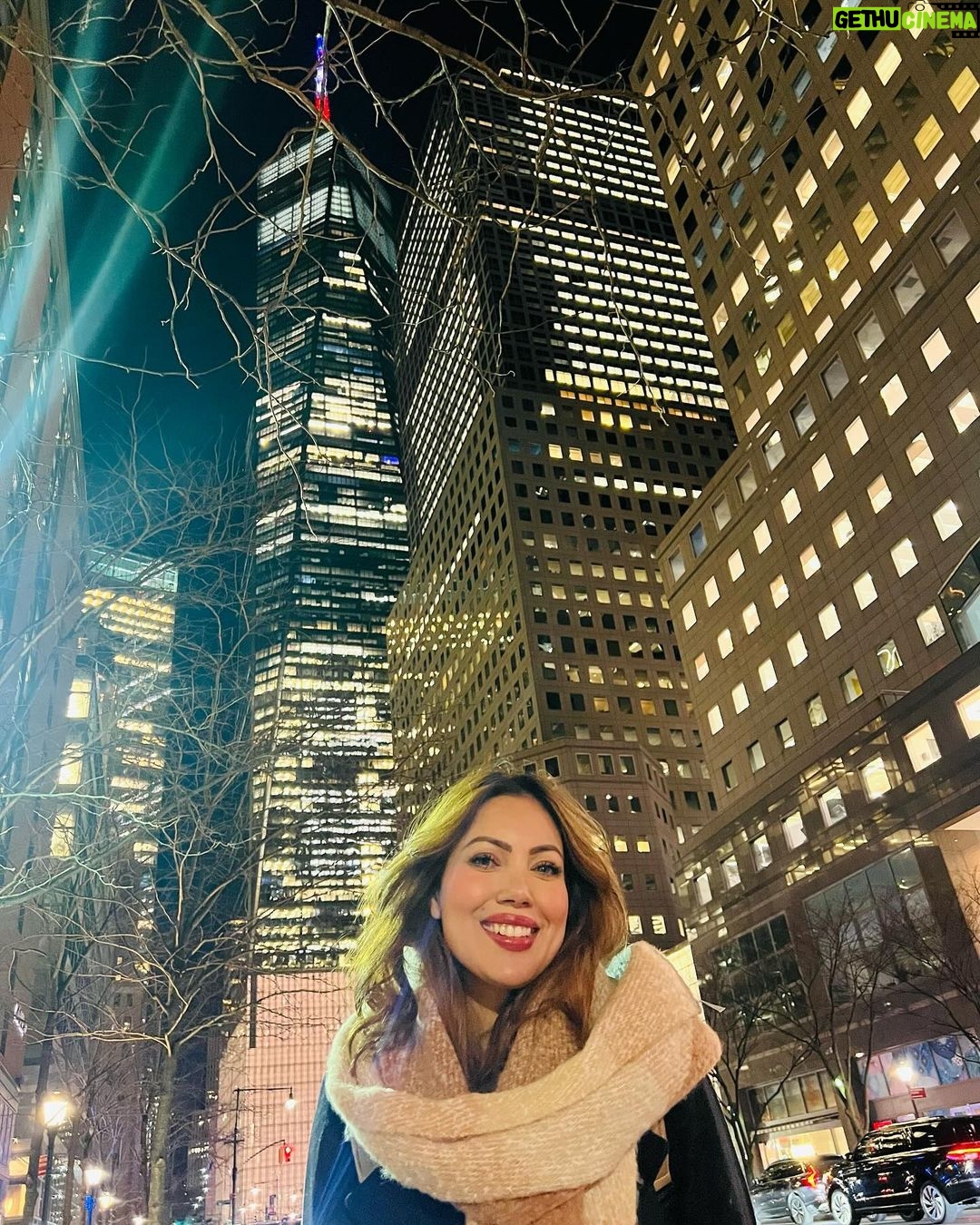Munmun Dutta Instagram - Mandatory New York photo dump π My big smile everywhere says it all .. How happy I was to be back in the cold snowy winter βοΈ , having hot chocolate or touching the snow on the ground or just the fact that I could wrap myself up in my winter clothes π§₯ back in one of my favourite cities in the world.. . #newyork #photodump #travelmoments #munmundutta #usa #solotrip #winterinnyc New York Public Library and Bryant Park