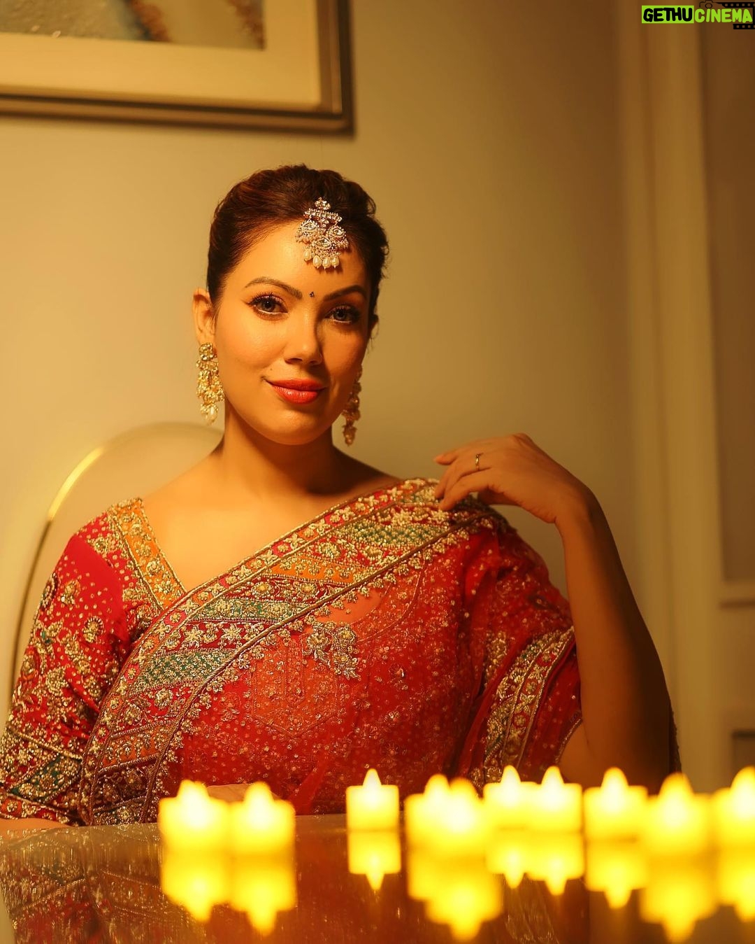 Munmun Dutta Instagram - Wish you all a very Shubho Kali Puja and a very Happy Diwali 🪔 📸- @_megapixelphotography Outfit- @fashionwithforum Jewellery- @thejewelstudiio Managed by- @afreenriazs #munmundutta #happydiwali #kalipuja