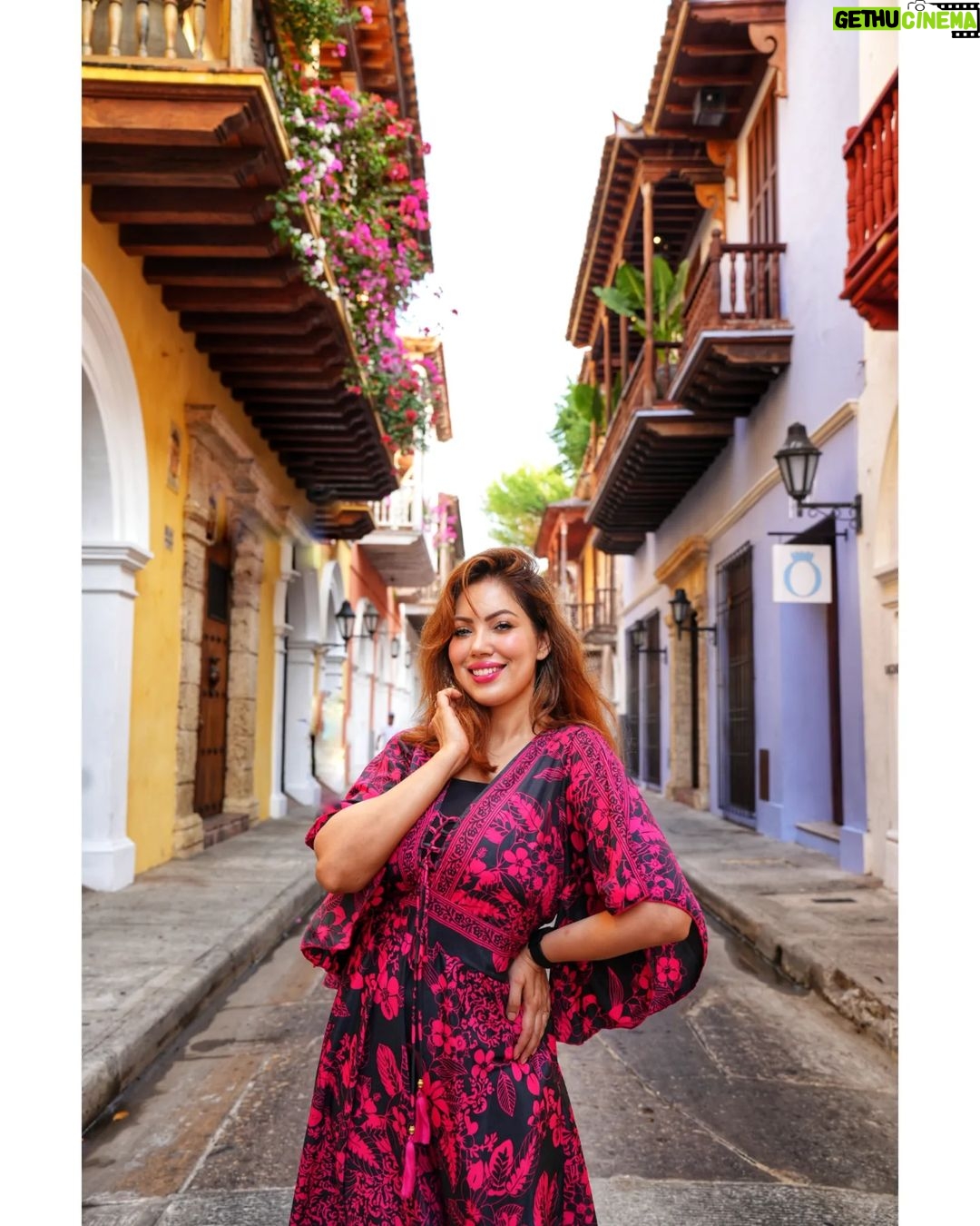 Munmun Dutta Instagram - Capturing the beauty of Cartagena through the lens of the sweetest @anabenedetti25 . This fabulous carribean destination , which is one of most frequented tourist destinations in Colombia, holds the secrets of history within its walled city, it's balconies and in the narrow stone walkways. And running around in those lanes with Ana was a real treat indeed π¨π΄π«Ά Dress @smisingbee #munmundutta #solotravel #sologirltravel #cartagena #cartagenadeindias #colombia #colombiatravel #southamerica #walledcity #carribean Cartagena De Indias, Colombia
