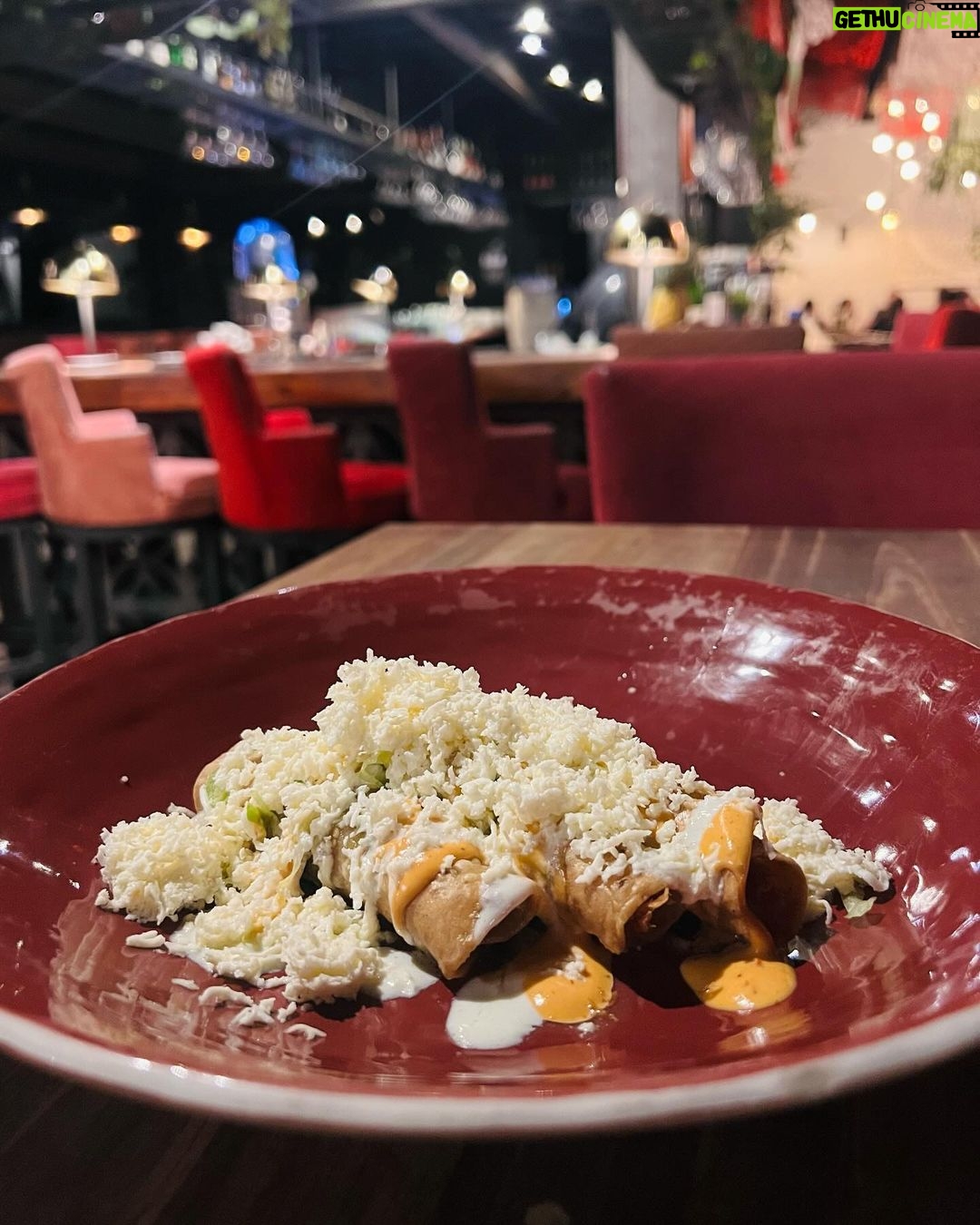 Munmun Dutta Instagram - Beautiful Colombia 🇨🇴 😍 .. And It has been all about the gastronomy as yet 😍 . #munmundutta #solotravel #colombia #colombia🇨🇴 #colombiatravel #southamerica #bogota #wanderlust #culture #traveldiary #foodtravel #foodandtravel #luxurytravel #luxtravel Bogotá, Colombia