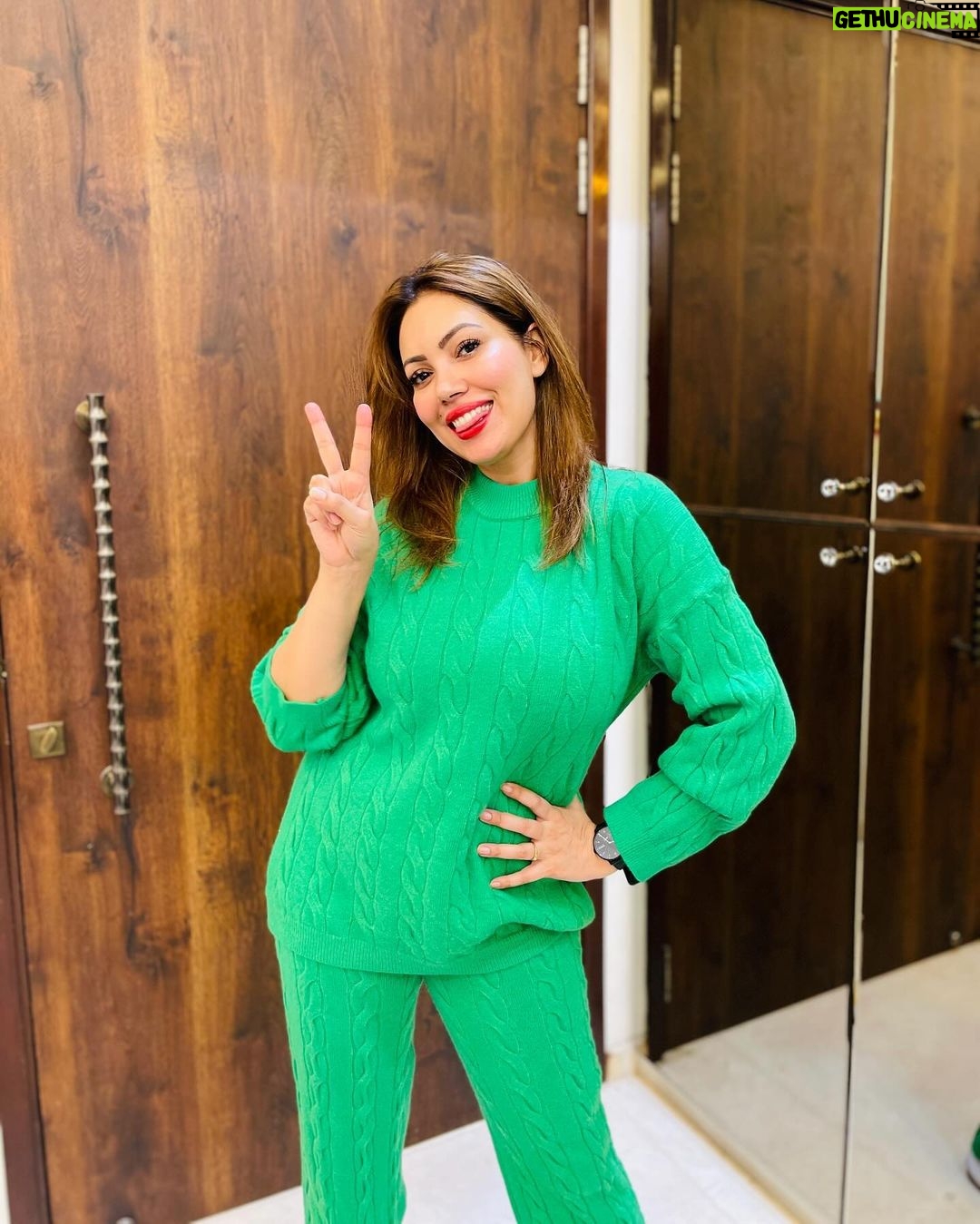 Munmun Dutta Instagram - And off I go for a long trip ๐งณ Ready for an almost 24 hour flight โ๏ธ ๐ฎโ๐จ . and saying bye to my babies ๐ฑ ๐โค๏ธ๐ค Destination reveal soon ๐ . #munmundutta #travel #traveldiaries