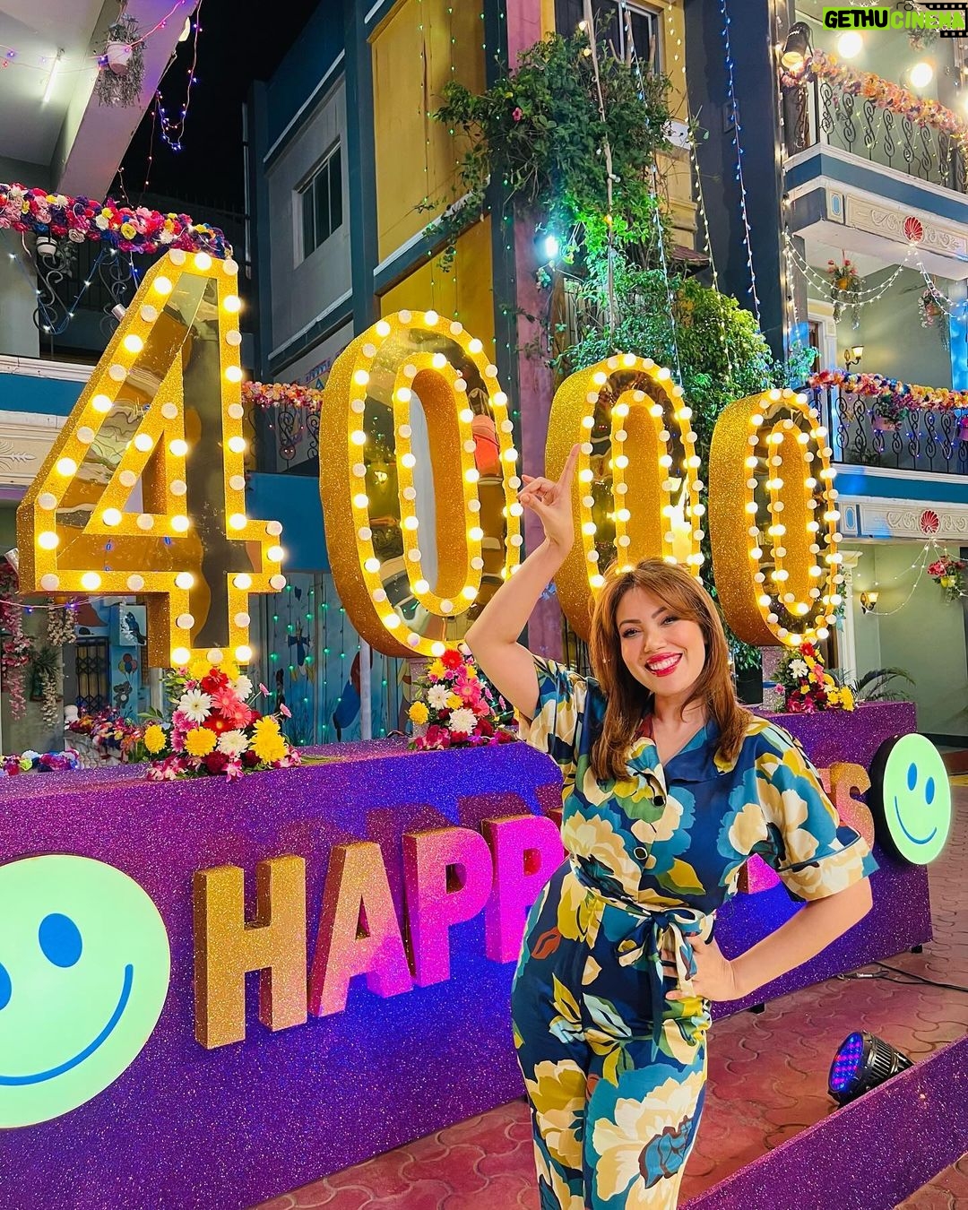 Munmun Dutta Instagram - 4000 Episodes 🙏🏻🥹 ❤️ Couldn’t have been more grateful for everything today. Small town girl with big dreams.. 16 years later, after immense hard work, hardships and perseverance, here I Am Today . Standing tall with dignity! Whatever little I have achieved today is my own and no one can take that away from me. 💪🏻 Grateful to God, this universe, to everyone 🙏🏻❤️🥹 . #munmundutta #tmkoc #tarakmehtakaooltachashma #4000episodes #4000happysodes #gratitude #tmkoc4000