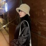 Murase Sae Instagram - #dailylook 新作の企画会議捗りました🤞🏻💭 1日1日早いいい💨 AWの企画もう始まってるのだけど いつもこの時期はワクワクします☺️♪お楽しみに。。 1月発売のサテンブルゾンとパンツのセットアップ❤︎ ヘビロテ中です^_^ バッグは2月入荷の新作❕ Bag▶︎2/16 @andgeebee_official