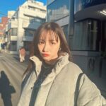 Murase Sae Instagram - #dailylook 人気のキルティングダウンに新色のグレーが仲間入り🩶 完売だったネイビーも追加生産いたしました👏!!! @andgeebee_official もうすっかりダウンが必須だね！ ゆうひ〜🌇✨