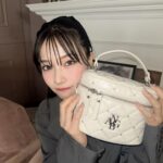 Murase Sae Instagram – #dailylook

ANDGEEBEE人気のジャケット風ワンピ
新作が登場します🫶🏻🤍

カラー展開はチャコールと、
今回は春に向けて久々ﾐﾝﾄ入れてみたよ🌿👒

公開から反響いただいてたバニティーポーチバッグも
今週から発売開始です^_^
ラベンダー初めて作ってみた！かわいい🪻🐇

👗▶︎2/16
👜▶︎2/16

#ANDGEEBEE
