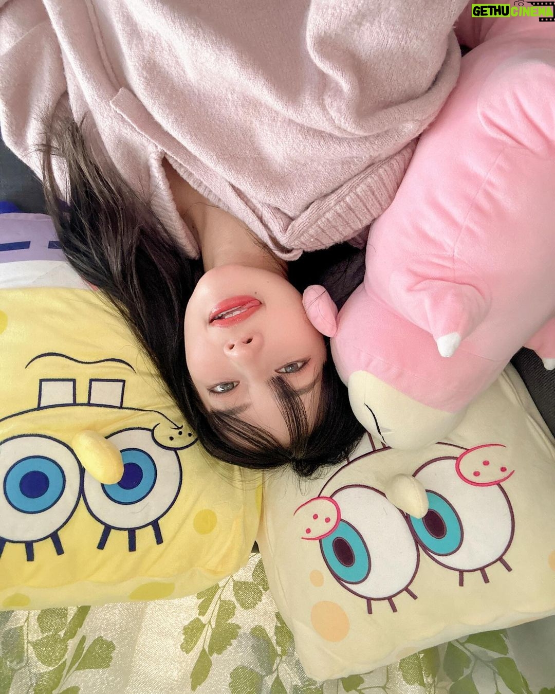 Murase Sae Instagram - #dailylook なんだろな、実家に帰るたびスポンジボブ増えてるんだよな🤔🧽笑