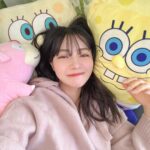 Murase Sae Instagram – #dailylook なんだろな、実家に帰るたびスポンジボブ増えてるんだよな🤔🧽笑