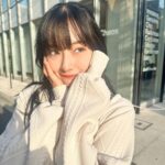 Murase Sae Instagram - #dailylook 明日発売の新作☺︎ ブーツもケーブルで合わせてみた^_^ このセットアップすき💖 コルセット切り替えのトップスは ハイウエストのボトムと着回したくさんしたい🫶🏻 袖の、ぽわんも可愛いシルエットにできました☁️♪ 今人気のカーゴ風のミニスカは 中はパンツ仕様にしてます☺️👌🏻 #ANDGEEBEE #UGG
