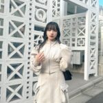 Murase Sae Instagram - #dailylook 明日発売の新作☺︎ ブーツもケーブルで合わせてみた^_^ このセットアップすき💖 コルセット切り替えのトップスは ハイウエストのボトムと着回したくさんしたい🫶🏻 袖の、ぽわんも可愛いシルエットにできました☁️♪ 今人気のカーゴ風のミニスカは 中はパンツ仕様にしてます☺️👌🏻 #ANDGEEBEE #UGG