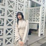 Murase Sae Instagram - #dailylook 明日発売の新作☺︎ ブーツもケーブルで合わせてみた^_^ このセットアップすき💖 コルセット切り替えのトップスは ハイウエストのボトムと着回したくさんしたい🫶🏻 袖の、ぽわんも可愛いシルエットにできました☁️♪ 今人気のカーゴ風のミニスカは 中はパンツ仕様にしてます☺️👌🏻 #ANDGEEBEE #UGG