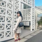 Murase Sae Instagram - #dailylook 明日発売の新作☺︎ ブーツもケーブルで合わせてみた^_^ このセットアップすき💖 コルセット切り替えのトップスは ハイウエストのボトムと着回したくさんしたい🫶🏻 袖の、ぽわんも可愛いシルエットにできました☁️♪ 今人気のカーゴ風のミニスカは 中はパンツ仕様にしてます☺️👌🏻 #ANDGEEBEE #UGG