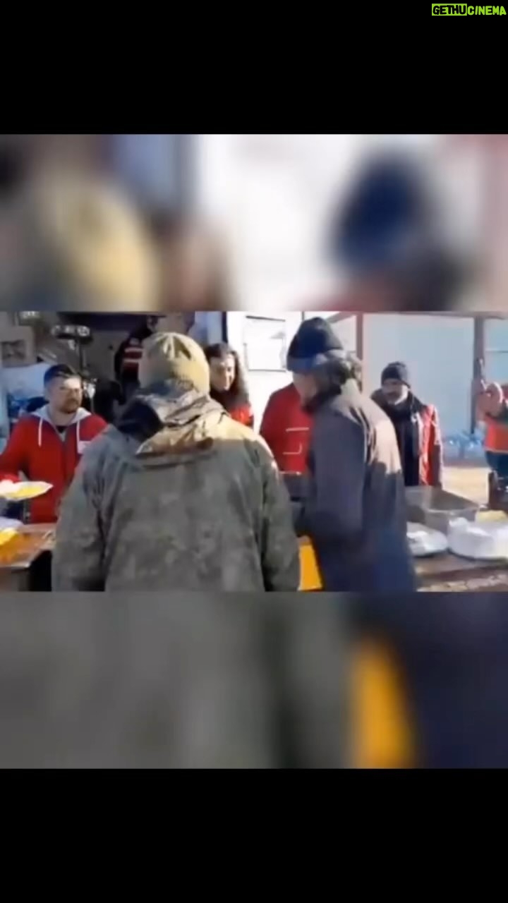 Murat Kekilli - 4.8K Likes - Bu dünyada eleştiren olmak en kolay, yapan olmak ise en zor olan şey.İftira atmak en kolay,temizlemekse en zor olan şey.Bu gerçekle yaşamaya devam etmekten başka seçeneğimiz de yok maalesef.