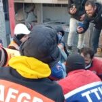 Murat Kekilli Instagram – Yiğit ve annesini enkaz altından sağ salim çıkardık, çok şükür.Daha 15 kadar canlı olduğu söyleniyor.Dua lütfen.